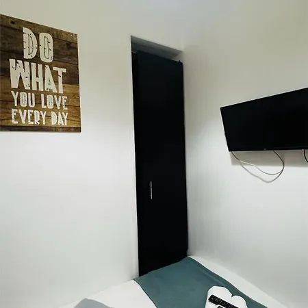 Quarto em Acomodações Particulares Pensamento 12b Lisboa
